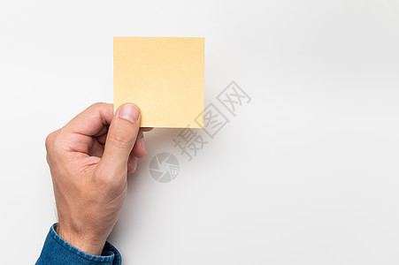 男人的手握着黄色贴纸 写笔记 每日计划及提醒 文字位置图片