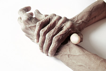 老年妇女因孤独在白上与世隔绝的痛苦疾病手腕白色疼痛图片