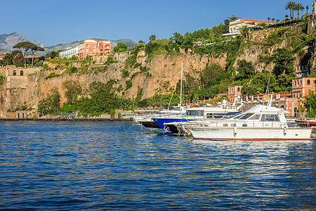 意大利阿马尔菲海岸 欧洲的亚马菲港风景假期山峰海岸线旅游地方海滩港口摄影目的地村庄图片
