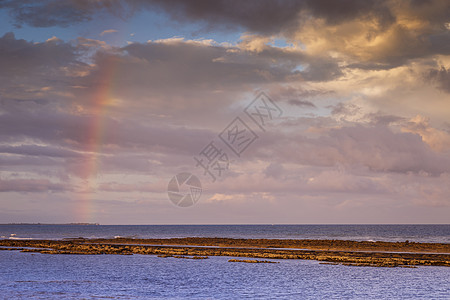 日落时分 巴西BAHIA的Seguro港海滩与彩虹图片