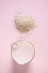 健康 有营养的白色非奶制品饮料最佳饮用杯子;以芝麻种子为替代植物基牛奶图片