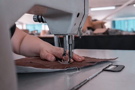缝纫机女素材服装业制衣高清图片