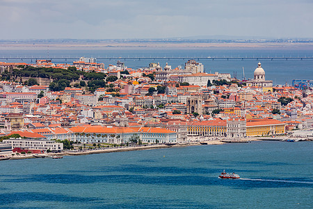 里斯本全景 包括葡萄牙圣恩格拉西亚伊格雷哈和利斯博阿大教堂图片