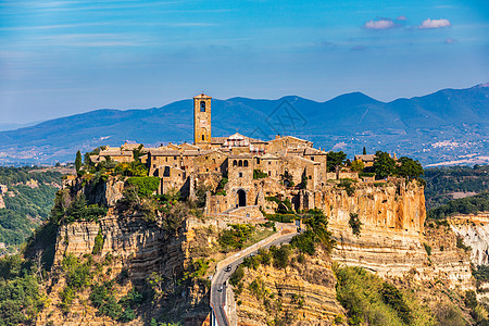 著名的在阳光明媚的日子 维泰博省 拉齐奥 意大利 山上的中世纪小镇 意大利托斯卡纳的热门旅游站外观悬崖桥梁爬坡城市文化旅游国际旅图片