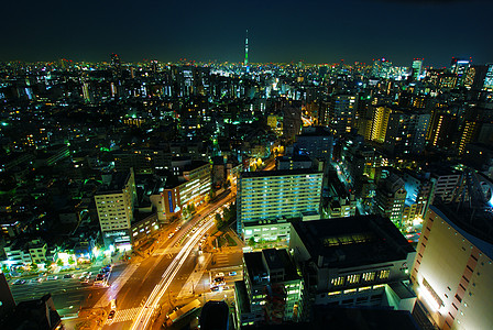 东京夜景天树和东京市景观建筑群车辆夜景民中心乘用车景点驾驶旅游城市背景