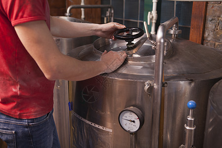 啤酒设备男人制造业高清图片