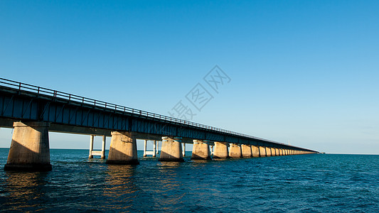 七里大桥热带海洋历史性工程天空液体橙子蓝色历史运输图片