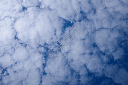 蓝色天空 白云环境天气气候风景空气季节蓝天多云自由场景图片