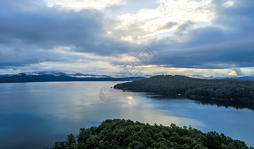 南卡罗莱纳湖面的美丽景色太阳树木外表丘陵旅行远足山脉峡谷蓝色森林图片