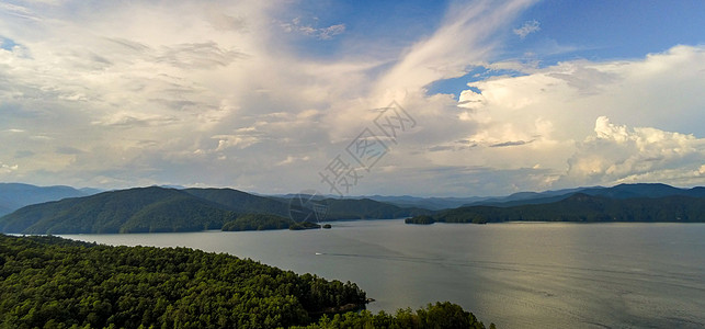 南卡罗莱纳湖面的美丽景色太阳树木远景远足山脉蓝色日落全景外表峡谷图片