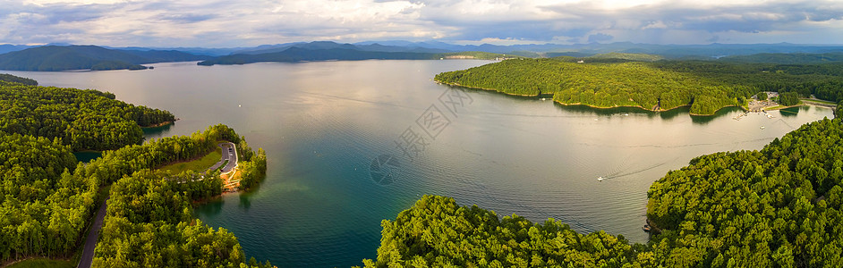 南卡罗莱纳湖面的美丽景色树木旅行风景远景全景山脉远足日落日出反射图片