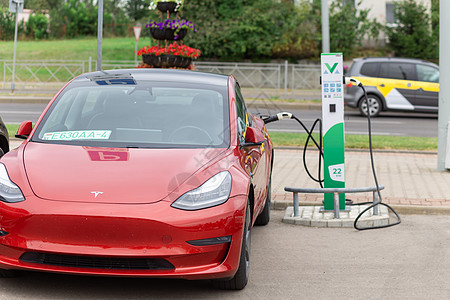 22W充电点的Tesla Y型特斯拉充电器充值电池收费车辆电动车驾驶汽车燃料加载图片