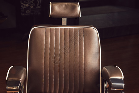理发店的棕色皮椅古董客户沙龙奢华发型金属刮胡子调子工作配件图片
