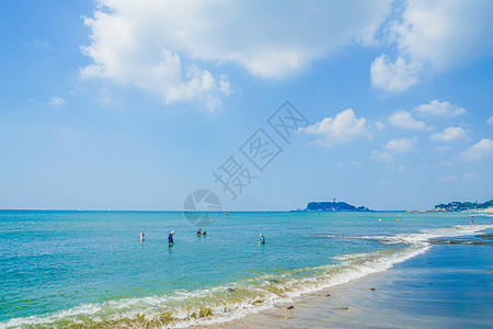 中夏海岸清晨海浪蓝天人造诗海洋海水浴冲浪者形象沙滩波浪状冲浪图片