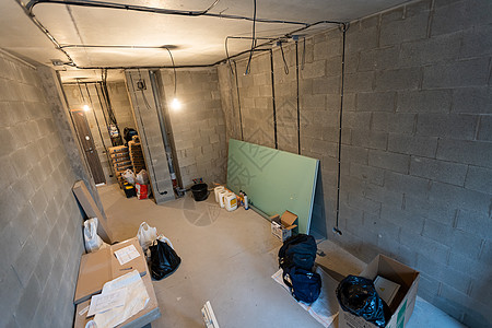 安装石膏板金属框架  干墙  用于在公寓中制作石膏墙的工作过程正在建设 改建 翻新 扩建 修复和重建中工具梯子建筑学装修地面建筑图片