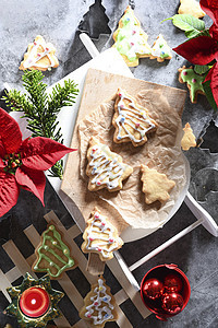 原始短面包饼干 以圣诞树形式加冰淇淋 保持生命糖果食物甜点新年庆典手工派对美食气氛木头图片