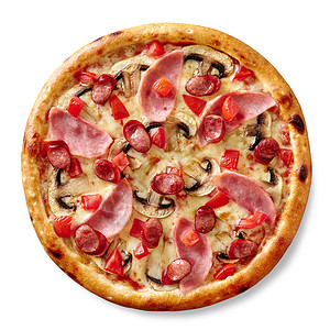 披萨加融化的马扎里拉 火腿 猎香肠 蘑菇和白底番茄图片