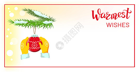 手戴黄色手套 手套拿着红色圣诞饰品 圣诞舞会装饰 挂在圣诞杉树的雪枝上 复制空间 写下最温暖的祝福图片