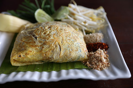 当地泰国食用便达油炸面食物餐厅豆腐柠檬菜单油炸筷子盘子花生软垫图片