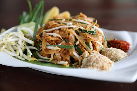 当地泰国食用便达油炸面餐厅盘子柠檬筷子面条菜单豆腐花生软垫食物图片