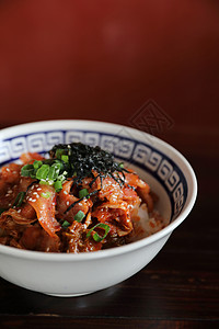 猪肉和香菜加日本大米饭饮食烹饪盘子食物美食营养布塔蔬菜辣椒图片