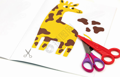 儿童发展概念 Peper剪切了带剪刀的孩子的照片艺术艺术品成长玩具学习西瓜游戏鳄鱼积木逻辑图片