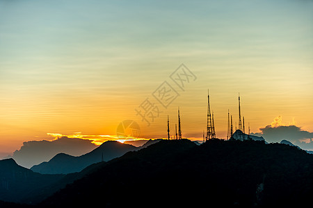 从基督的雕像上可以看到 亚涅罗河上的发射塔上空日落景观全景结构目的地山脉旅行外观地标雕塑建筑学背景图片