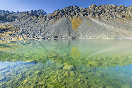 瑞士的Fluela山口高山湖山脉日出山峰目的地反射天堂蓝色旅行全景晴天图片