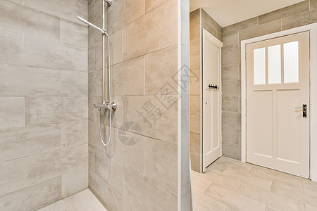 主卧套间浴室的套间淋浴间卧室龙头建筑学财产奢华房子风格公寓设备地面图片