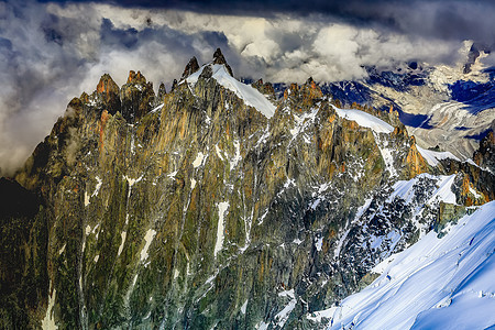 查莫尼克斯 法属阿尔卑斯山的地貌乡村晴天自然雪山国家松树林山峰冰川巅峰天空风景图片