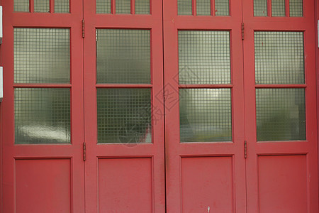 夏拉波尔的红色红木旧门图片