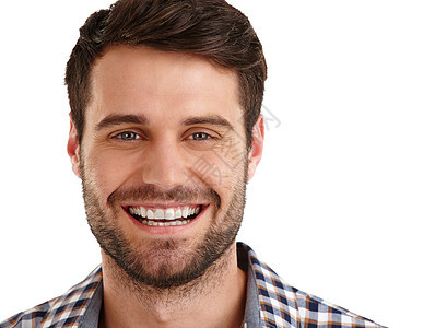 快乐和英俊 演播室肖像画 一个英俊的年轻人在白脸上微笑图片