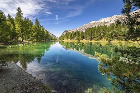 瑞士格里森斯山口Albula山的Alpula湖湖晴天反射远足爬坡全景文化天堂目的地蓝色假期图片
