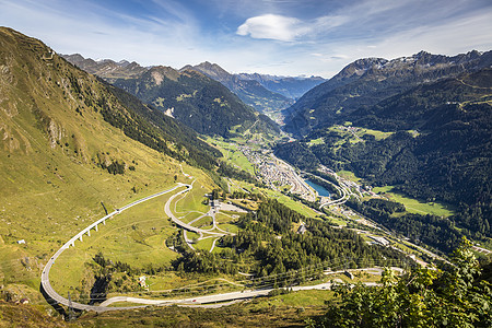 圣哥特哈德山山口 瑞士Swiss alps高山路天空高地山路草地城市目的地晴天松树异议村庄图片