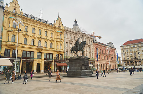 克罗地亚萨格勒布 — 2022年10月20日 萨格勒布市中央广场的纪念碑图片