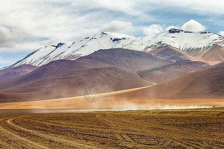南美洲智利阿塔卡马边境附近的玻利维亚高原地貌的火山景观旅行干旱情调草原环境沙漠爬坡旅游假期戏剧性图片