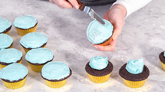 独角兽彩虹巧克力蛋糕奶油糖霜内衬甜食主题烘焙杯小吃糕点包装纸糖果图片