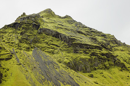 Skogafos瀑布附近火山山的斜坡图片