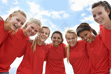 团队团结 全美女子足球队的肖像 站在外面赤手空拳图片