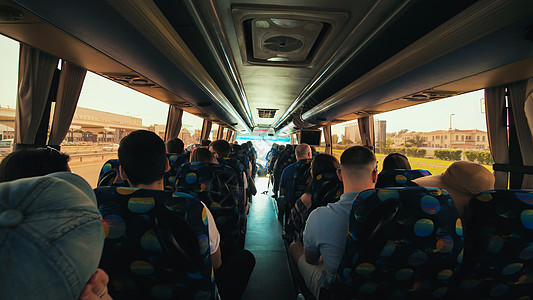 阿联酋迪拜旅游客车和游客图片