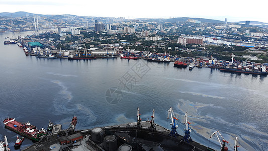 海参沃斯托克市 从鸟眼的视野来看建筑学旅行全景景观起重机天际蓝色吸引力建筑天线背景