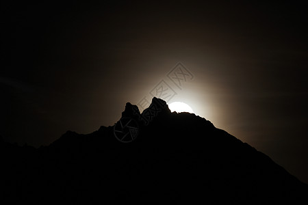 山上的月光月亮月球乌云天堂阴影摄影白色天空天文黑色图片