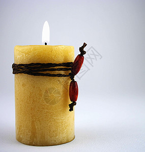 蜡烛火焰黄色背景图片
