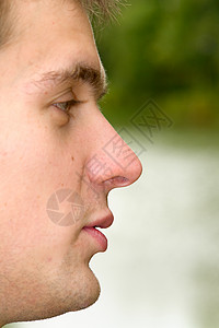 配置简介鼻子冒充男人眼睛皮肤沉思白色成人耳朵图片