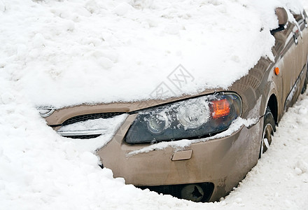 雪中车里的车失败天气降雪暴风雪漂移运输大灯发动机冷冻冻结图片