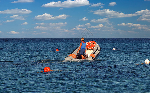 海岸警卫队生活海洋救生员帮助圆周备份服务同志救援海浪图片