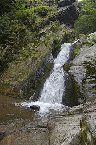 滴水的水分水流瀑布风景溪流流动浮躁图片