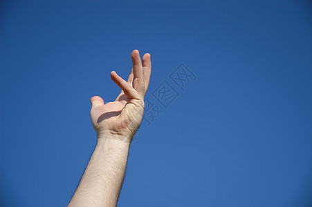 手掌勘探上帝棕榈领导手臂力量成人天空精神蓝色图片