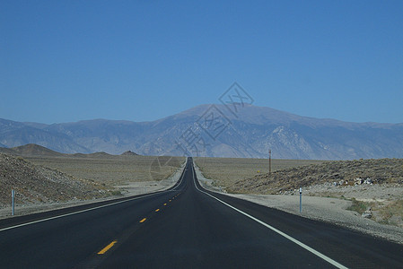 内内华达沙漠高速公路背景图片