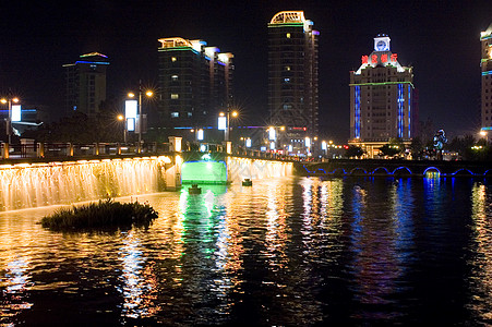 与Haohe河相伴的夜市风景景观反射建筑学亮度城市发光建筑图片
